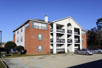 Hidden Oaks Apartments in Biloxi, MS - Foto de edificio - Building Photo