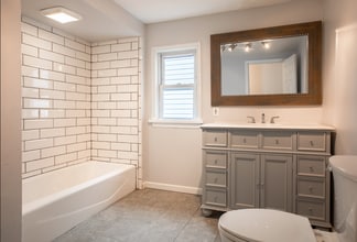 1810 Larkins Way in Pittsburgh, PA - Building Photo - Building Photo