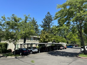 Woodbrook Apartments in Salem, OR - Building Photo - Building Photo