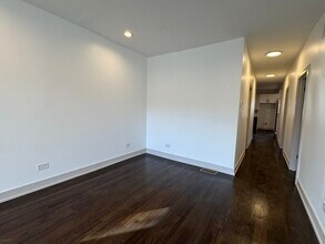 7812 S Paxton Ave in Chicago, IL - Building Photo - Building Photo