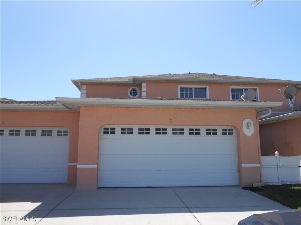 20050 Petrucka Cir N in Lehigh Acres, FL - Building Photo