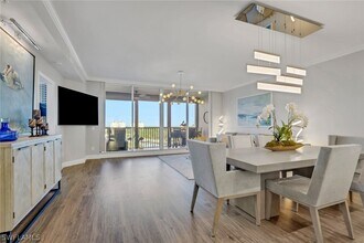 420 Cove Tower Dr in Naples, FL - Building Photo - Building Photo