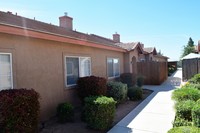 603 Yellow Meadow Ct in Bakersfield, CA - Foto de edificio - Building Photo