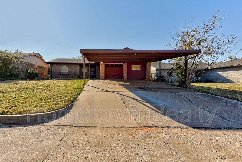 326 W Campbell Dr in Midwest City, OK - Building Photo