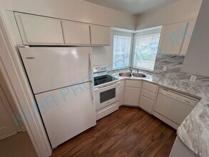 8055 SE Market St in Portland, OR - Foto de edificio - Building Photo