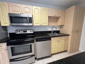 4660 NW 79th Ave in Doral, FL - Building Photo - Building Photo