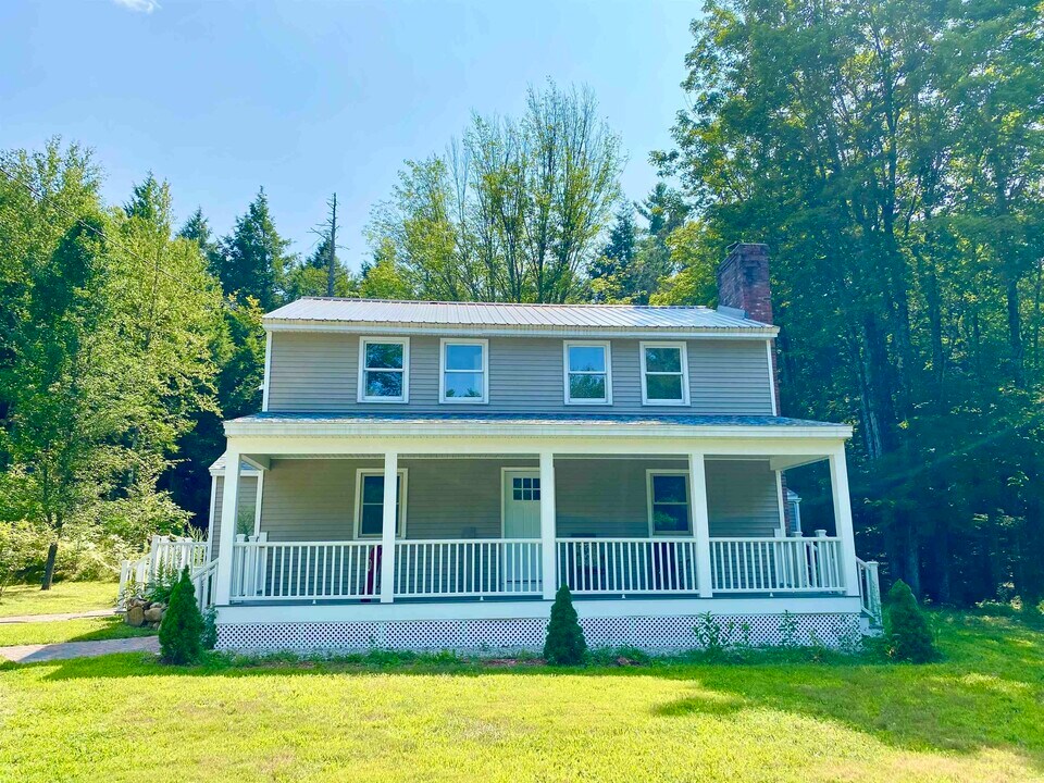 226 Stark Hwy N in Dunbarton, NH - Building Photo