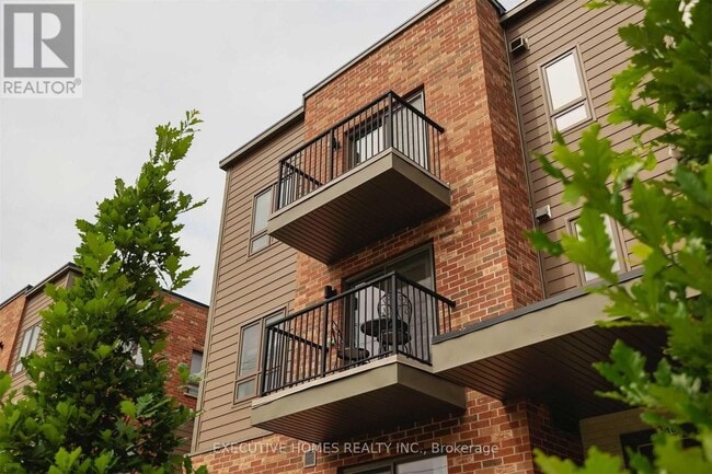 361 Lancaster St W in Kitchener, ON - Building Photo - Building Photo