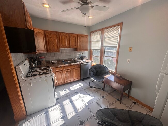 39 Magnus Ave, Unit 3T