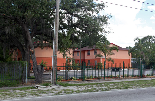 En Alquiler in Tampa, FL - Foto de edificio - Building Photo