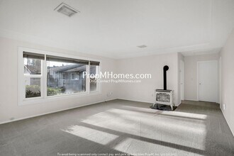 1548 8th St in West Linn, OR - Building Photo - Building Photo