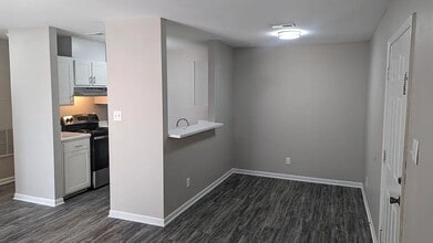 2912 W Florida St in Greensboro, NC - Building Photo - Building Photo