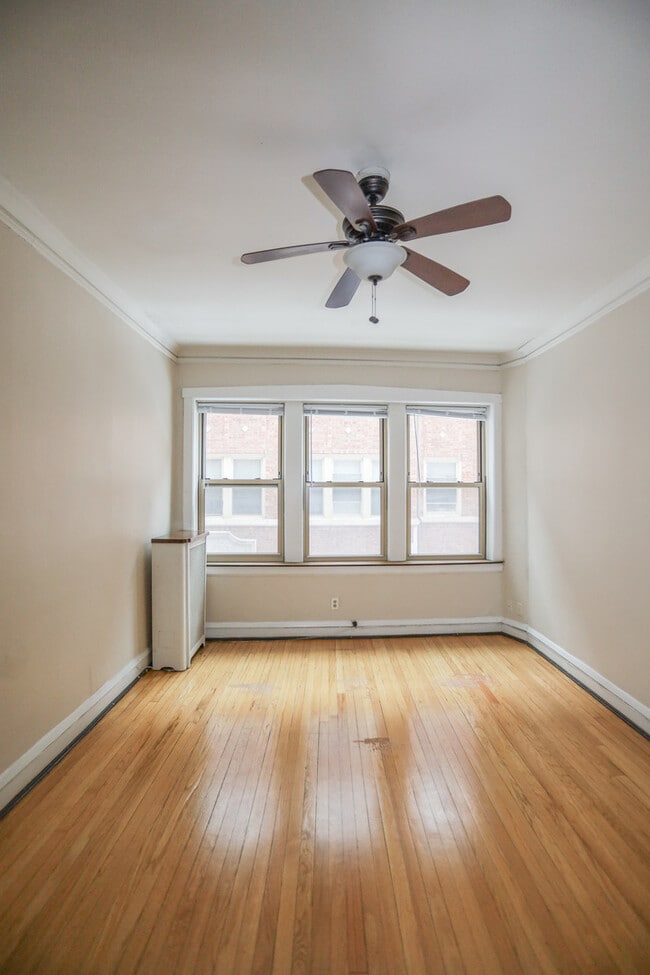 7713 N Sheridan Rd in Chicago, IL - Building Photo - Building Photo