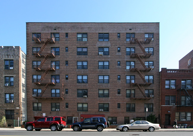 2401 Nostrand Ave in Brooklyn, NY - Foto de edificio - Building Photo