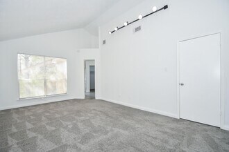 8803 Vinkins Rd in Houston, TX - Building Photo - Building Photo