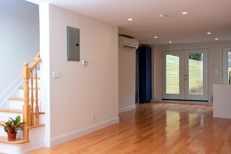 147 Cornelia St in Brooklyn, NY - Building Photo - Interior Photo