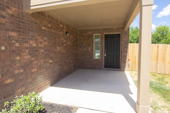 8210 Tesoro Hills in San Antonio, TX - Building Photo - Building Photo
