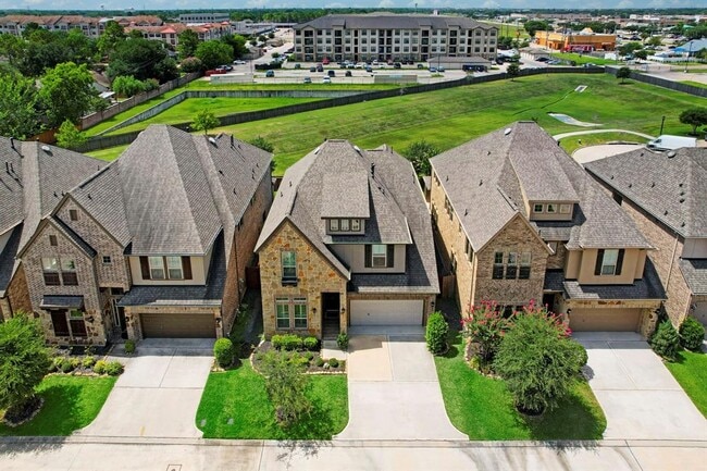 13215 Pkwy Glen Dr in Houston, TX - Building Photo - Building Photo