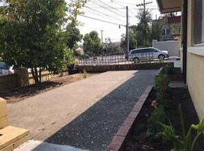 1110 Buena Vista Ave, Unit A in Alameda, CA - Building Photo - Building Photo