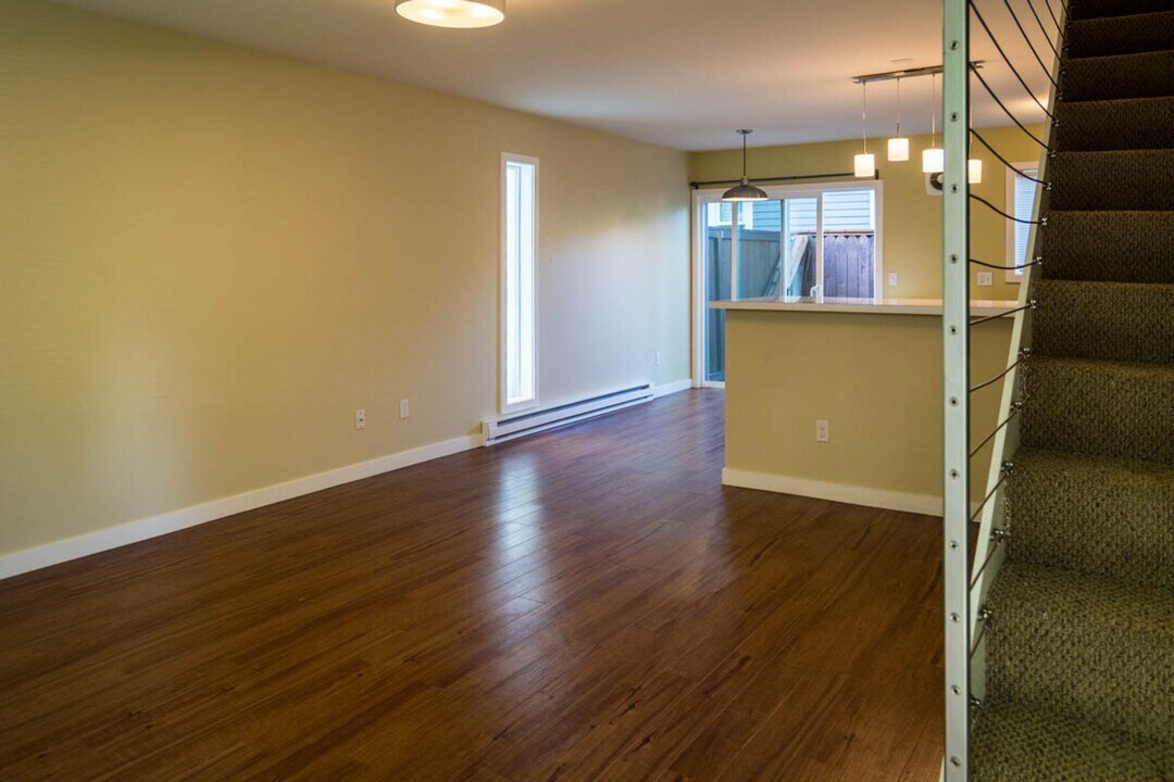 121-125 NE 24th Ave-Unit -125 in Portland, OR - Building Photo