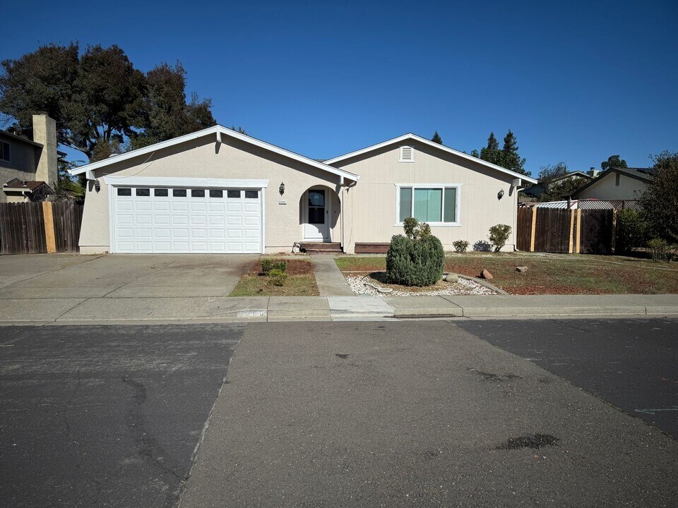 3266 Shelby Pl in Fairfield, CA - Building Photo