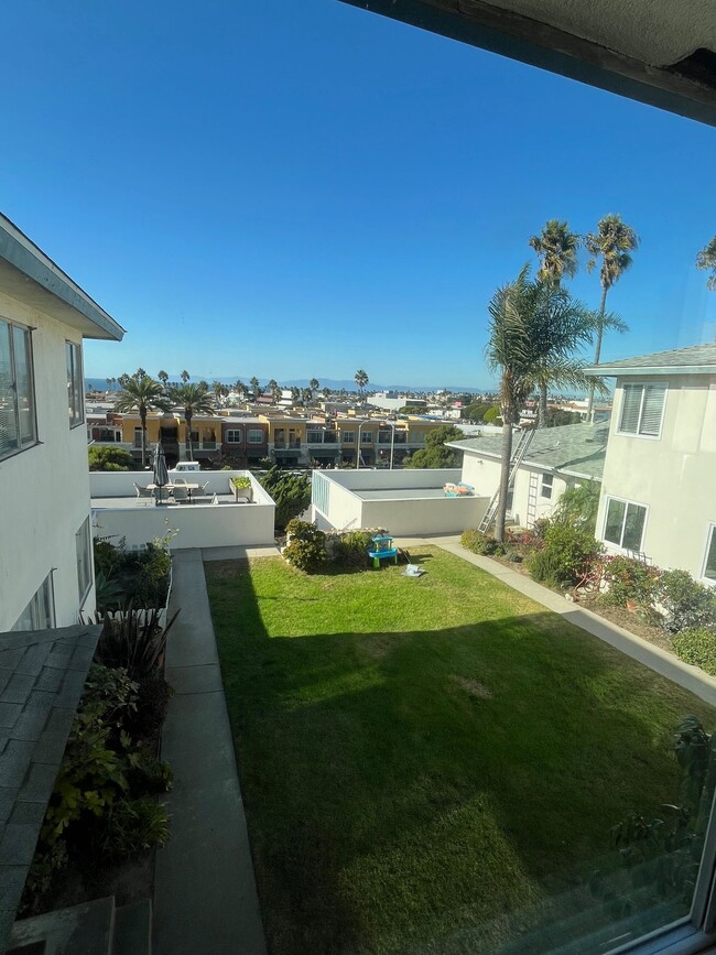 124 Palos Verdes Blvd in Redondo Beach, CA - Building Photo - Building Photo