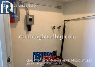 214 Blue Lakes Blvd in Twin Falls, ID - Building Photo - Building Photo