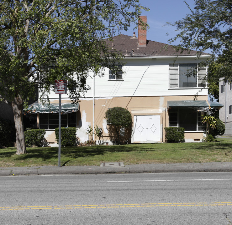 4909 Coldwater Canyon Ave in Sherman Oaks, CA - Foto de edificio