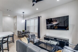 5618 Canal St in Houston, TX - Building Photo - Building Photo