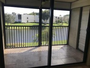 2840 Casa Way in Delray Beach, FL - Building Photo - Building Photo