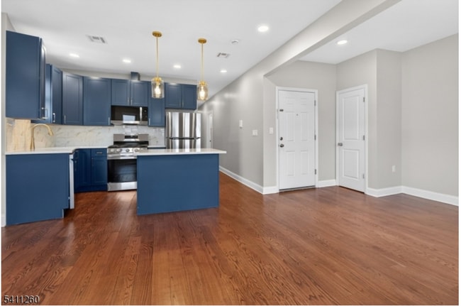 579 S 12th St in Newark, NJ - Building Photo - Building Photo