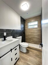 1443 NW 34th St in Miami, FL - Building Photo - Building Photo