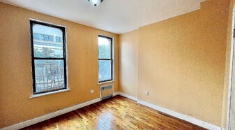 424 E 138th St in Bronx, NY - Building Photo