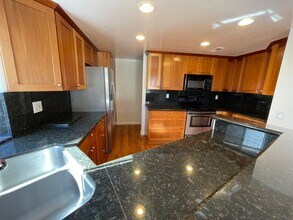 9270 Towne Centre Dr in San Diego, CA - Building Photo - Building Photo