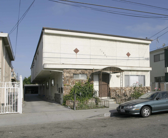 11921 Manor Dr in Hawthorne, CA - Building Photo - Building Photo