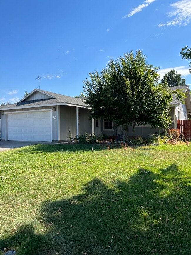 30 NE Alora Dr in Hermiston, OR - Building Photo - Building Photo