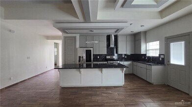 10 S 17th St in McAllen, TX - Building Photo - Building Photo