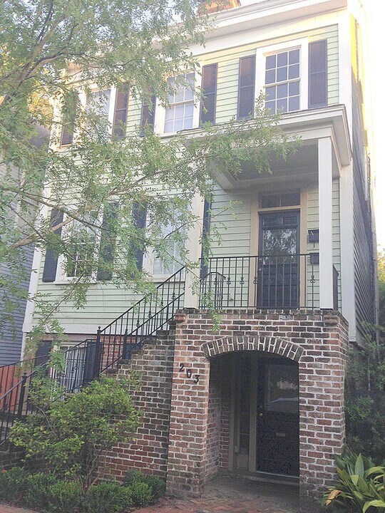 203 W Waldburg St, Unit First Floor in Savannah, GA - Foto de edificio