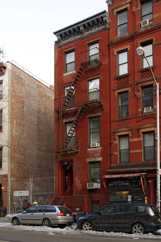 329 E 9th St in New York, NY - Foto de edificio - Building Photo