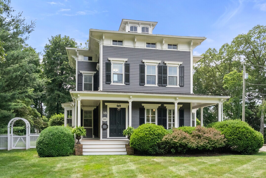 18 Bridge St in Westport, CT - Building Photo