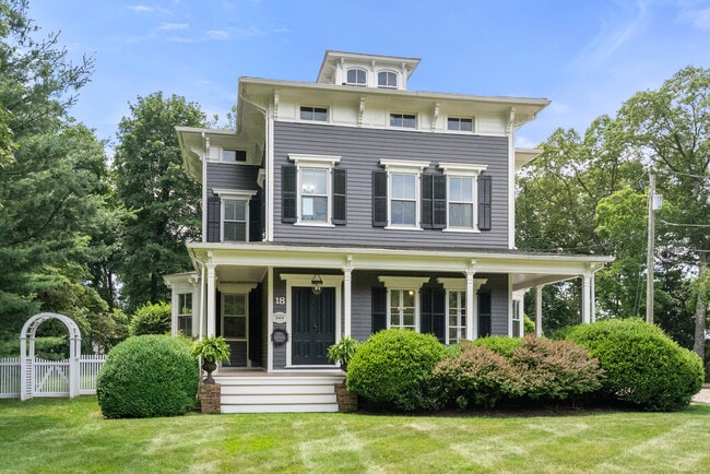 18 Bridge St