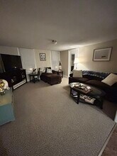 163 N Main St, Unit 2nd Floor in Southington, CT - Foto de edificio - Building Photo