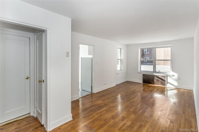 33-26 82nd St in Queens, NY - Building Photo - Building Photo