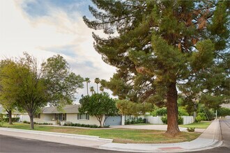 5952 E Calle Tuberia in Phoenix, AZ - Building Photo - Building Photo