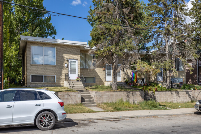 1808 34 Av SW in Calgary, AB - Building Photo - Building Photo