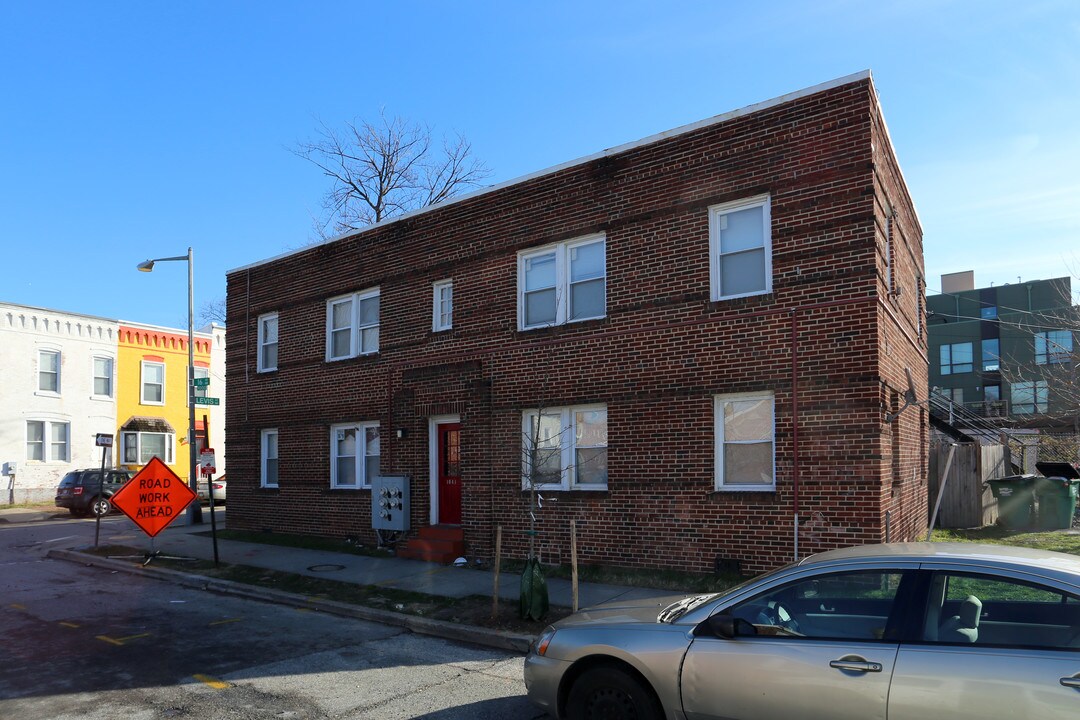 1041 16th St NE in Washington, DC - Building Photo