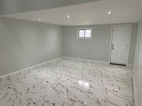 173 Bloomingdale Rd in Levittown, NY - Building Photo - Building Photo