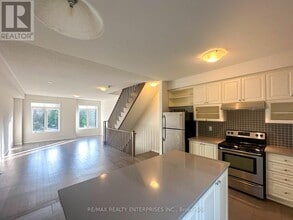 409 Ladycroft Ter in Mississauga, ON - Building Photo - Building Photo