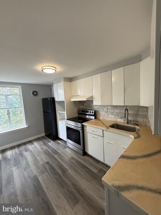 2003 Devereaux Ave in Philadelphia, PA - Building Photo