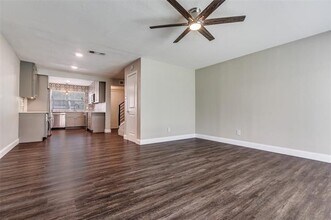 2535 Wedglea Dr in Dallas, TX - Building Photo - Building Photo